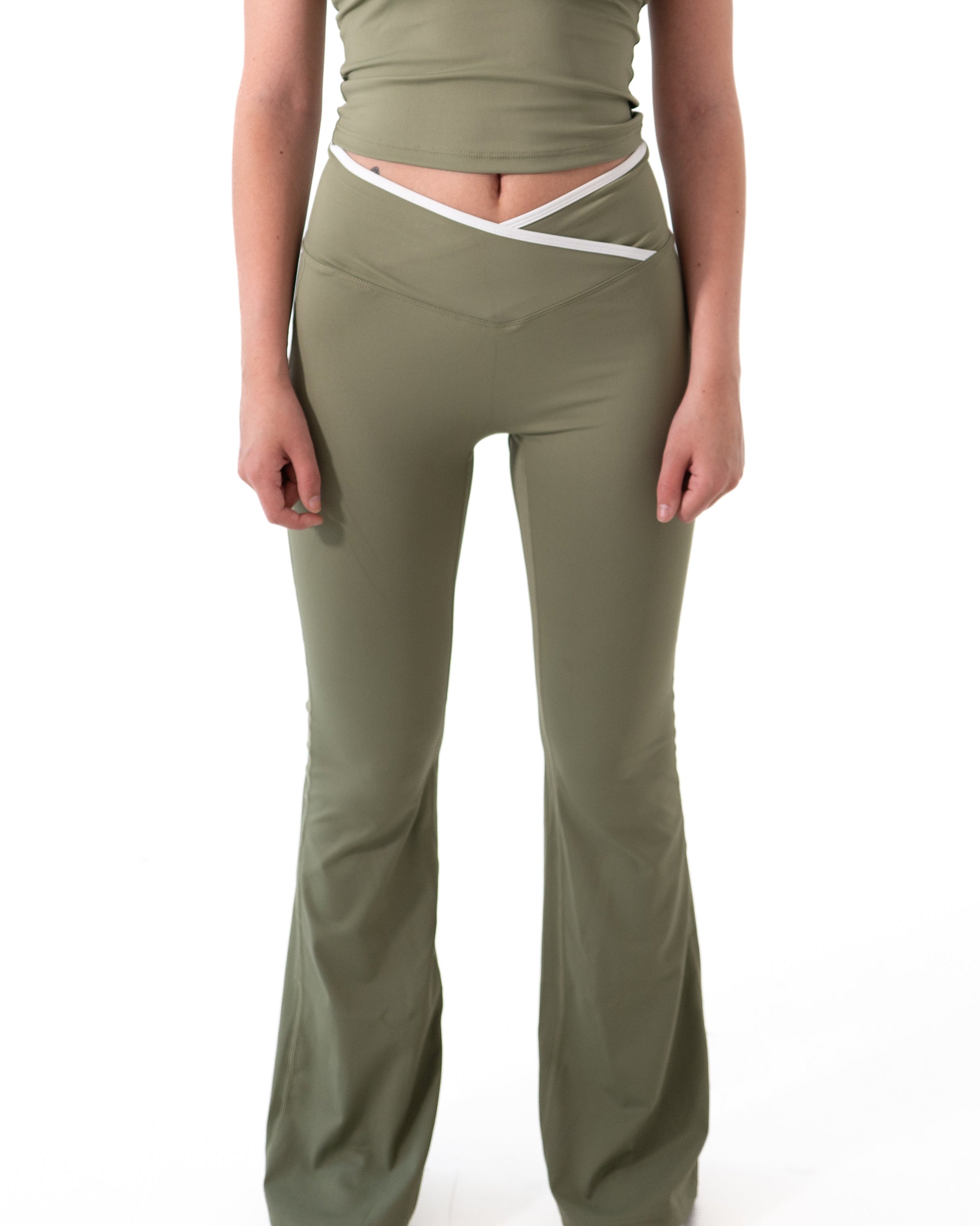 Crossover Flared Leggings – Green